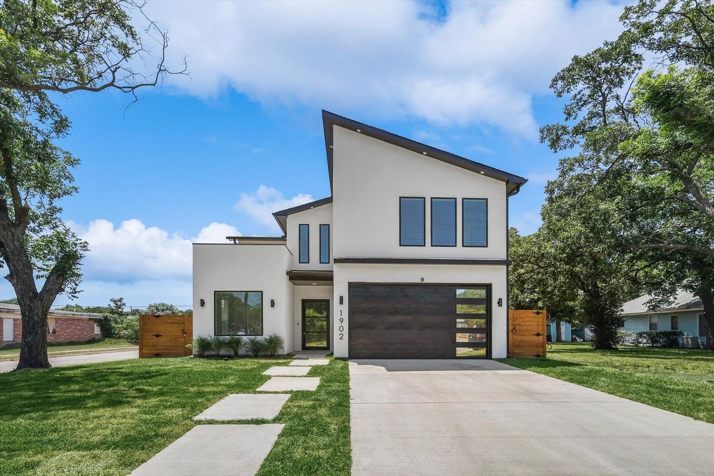 Bayside 1, a Luxe Homes Dallas build